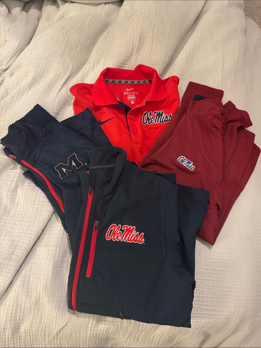 Ole Miss Cutter & Buck + Nike Bundle! 4 pieces included. All Men’s Small! 🔵🔴